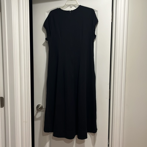 Timeless Vintage Black Dress with Pockets - Picture 6 of 8